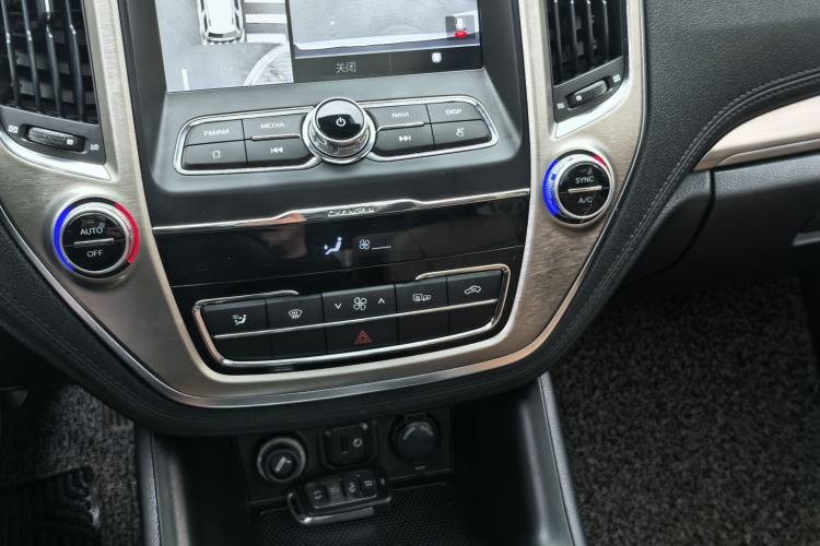 Used CHANGAN CS95 2017 2.0T Two-Wheel Drive Zhituo Edition Interior 12