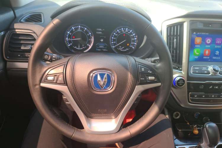 Used CHANGAN CS95 2017 2.0T Two-Wheel Drive Zhitu Edition Interior 2