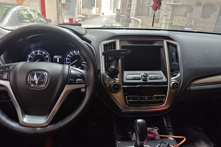 Used CHANGAN CS95 2017 2.0T Four-Wheel Drive SmartDrive Edition Interior 2