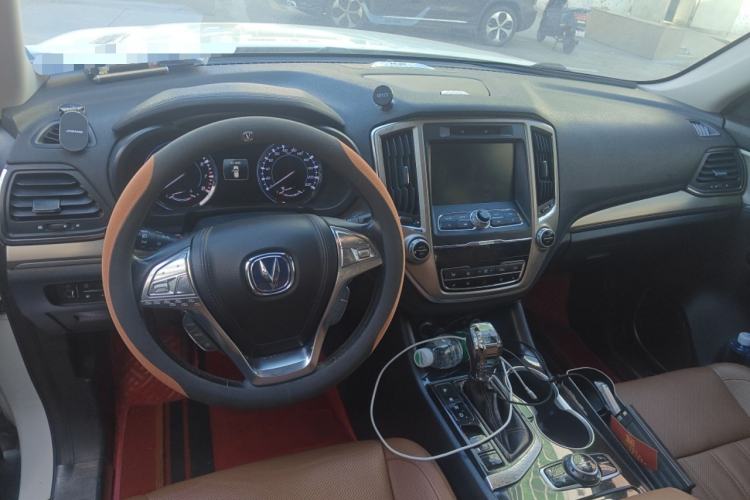 Used CHANGAN CS95 2017 2.0T Four-Wheel Drive ZhiZun Edition Interior 2