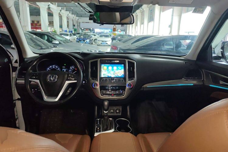 Used CHANGAN CS95 2017 2.0T Two-Wheel Drive Zhitu Edition Interior 2