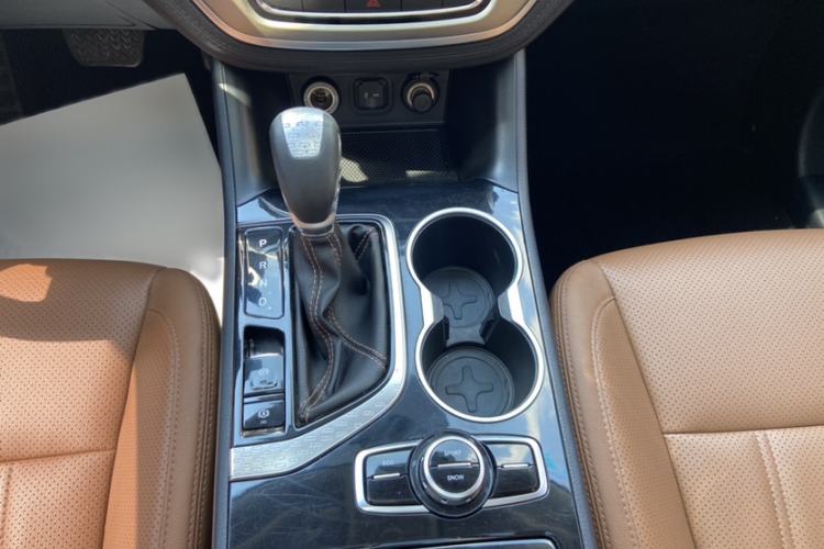 Used CHANGAN CS95 2017 2.0T Two-Wheel Drive Zhiyuan Edition Interior 2
