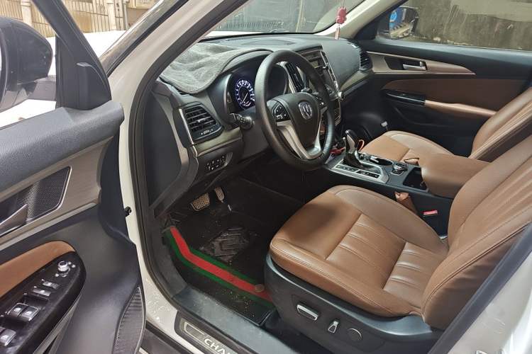 Used CHANGAN CS95 2017 2.0T Four-Wheel Drive SmartDrive Edition Interior 3
