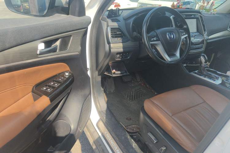 Used CHANGAN CS95 2017 2.0T Two-Wheel Drive Zhitu Edition Interior 3