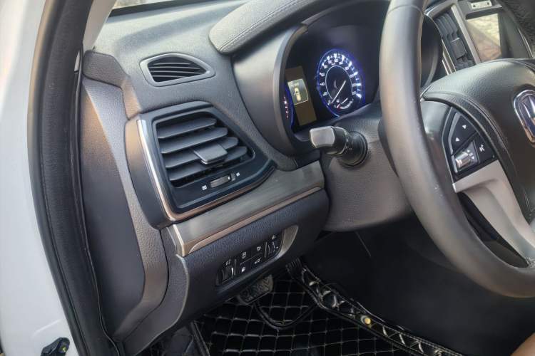 Used CHANGAN CS95 2017 2.0T Two-Wheel Drive Zhitu Edition Interior 3