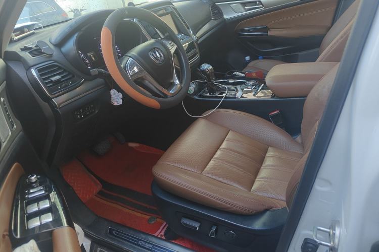 Used CHANGAN CS95 2017 2.0T Four-Wheel Drive ZhiZun Edition Interior 3