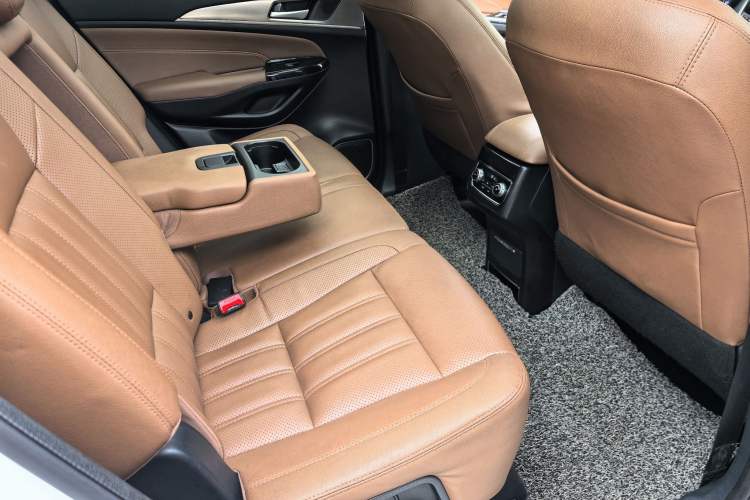 Used CHANGAN CS95 2017 2.0T Two-Wheel Drive Zhituo Edition Interior 3