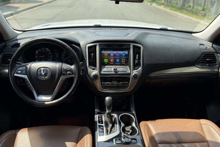 Used CHANGAN CS95 2017 2.0T Two-Wheel Drive Zhiyuan Edition Interior 3