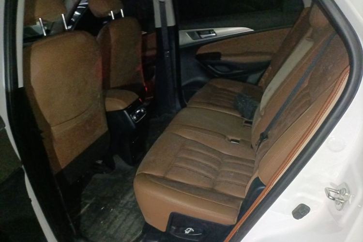 Used CHANGAN CS95 2017 2.0T Two-Wheel Drive Zhiyuan Edition Interior 4