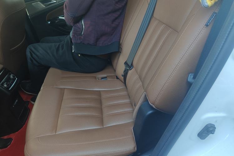 Used CHANGAN CS95 2017 2.0T Four-Wheel Drive ZhiZun Edition Interior 4