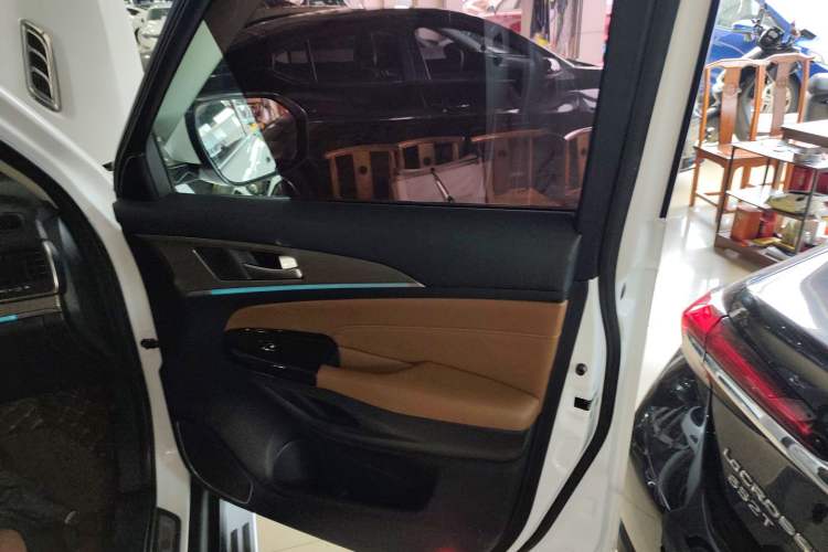 Used CHANGAN CS95 2017 2.0T Two-Wheel Drive Zhitu Edition Interior 5