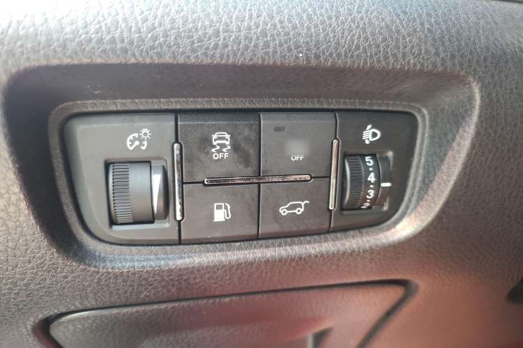 Used CHANGAN CS95 2017 2.0T Two-Wheel Drive Zhitu Edition Interior 6
