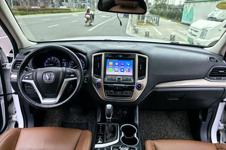 Used CHANGAN CS95 2017 2.0T Two-Wheel Drive Zhituo Edition Interior 6