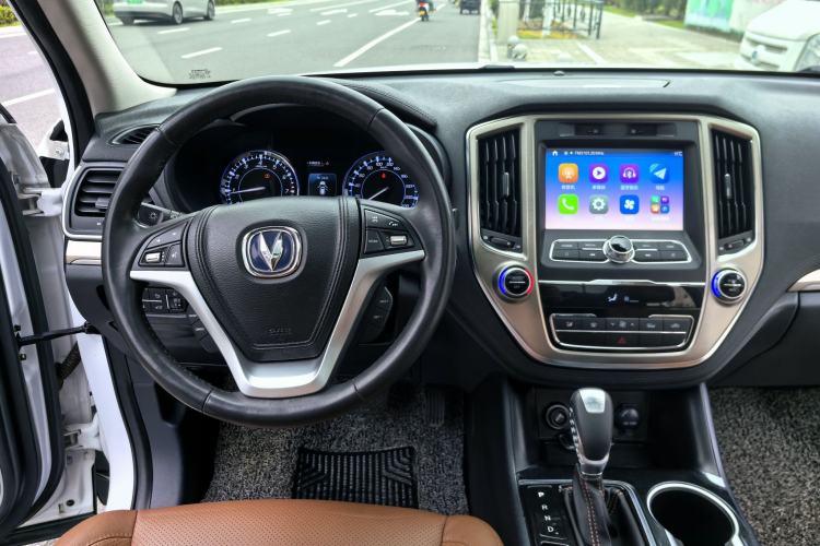 Used CHANGAN CS95 2017 2.0T Two-Wheel Drive Zhituo Edition Interior 7