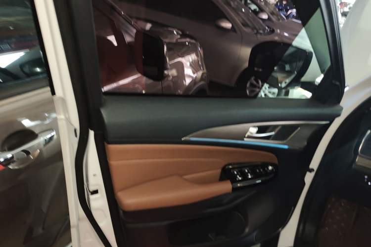 Used CHANGAN CS95 2017 2.0T Two-Wheel Drive Zhitu Edition Interior 7