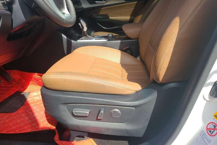 Used CHANGAN CS95 2017 2.0T Two-Wheel Drive Zhitu Edition Interior 8