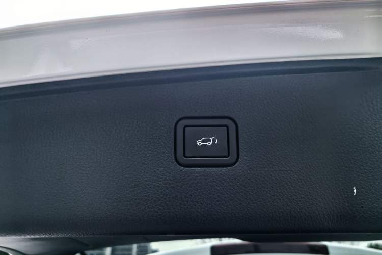 Used CHANGAN CS95 2017 2.0T Two-Wheel Drive Zhituo Edition Interior 8