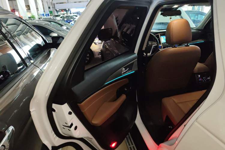 Used CHANGAN CS95 2017 2.0T Two-Wheel Drive Zhitu Edition Interior 8