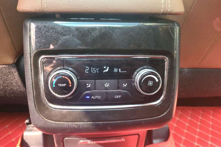 Used CHANGAN CS95 2017 2.0T Two-Wheel Drive Zhitu Edition Interior 9