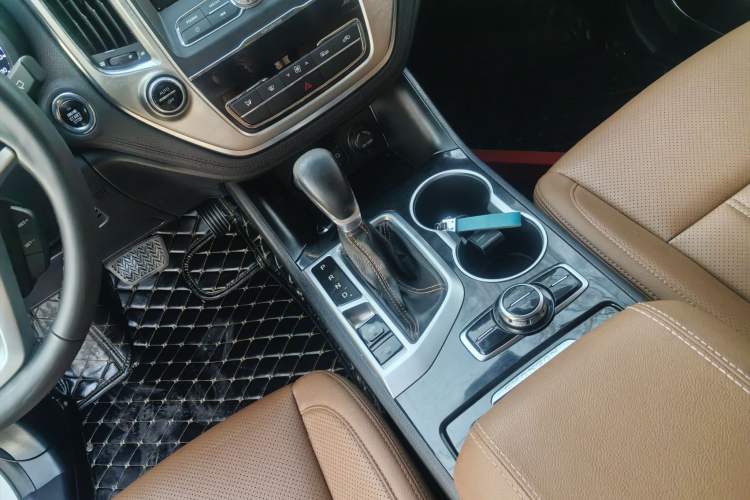Used CHANGAN CS95 2017 2.0T Two-Wheel Drive Zhitu Edition Interior 9