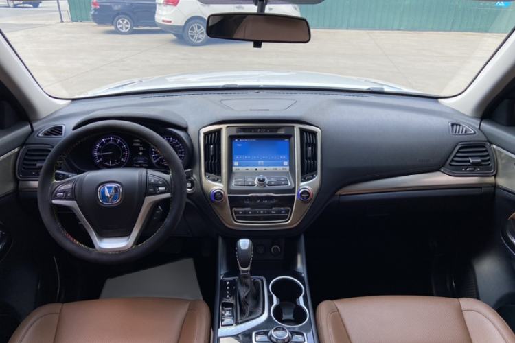Used CHANGAN CS95 2017 2.0T Two-Wheel Drive Zhiyuan Edition Interior 9