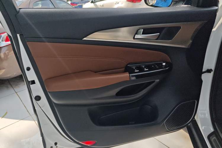 Used CHANGAN CS95 2017 2.0T Two-Wheel Drive Zhitu Edition Left Front Door Interior