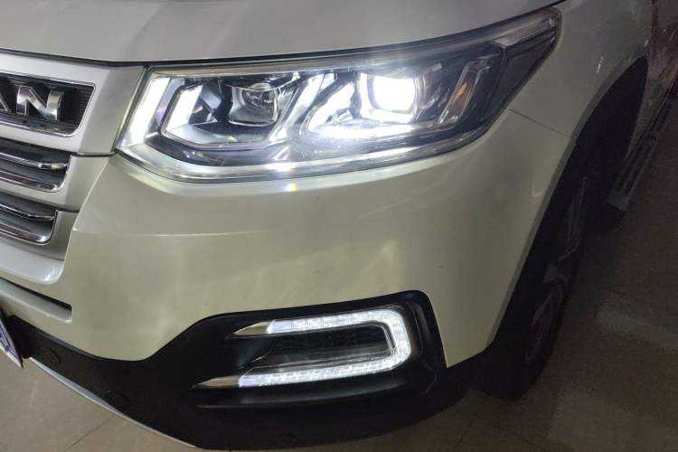 Used CHANGAN CS95 2017 2.0T Two-Wheel Drive Zhitu Edition Left Front Headlight