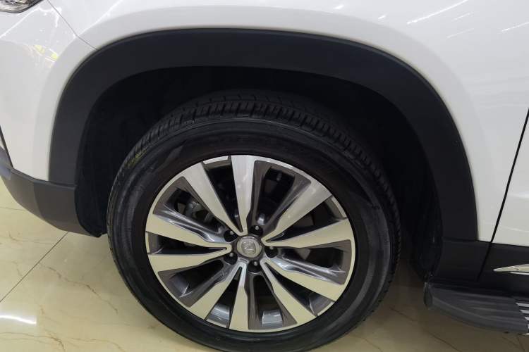 Used CHANGAN CS95 2017 2.0T Two-Wheel Drive Zhitu Edition Left Front Wheel Hub