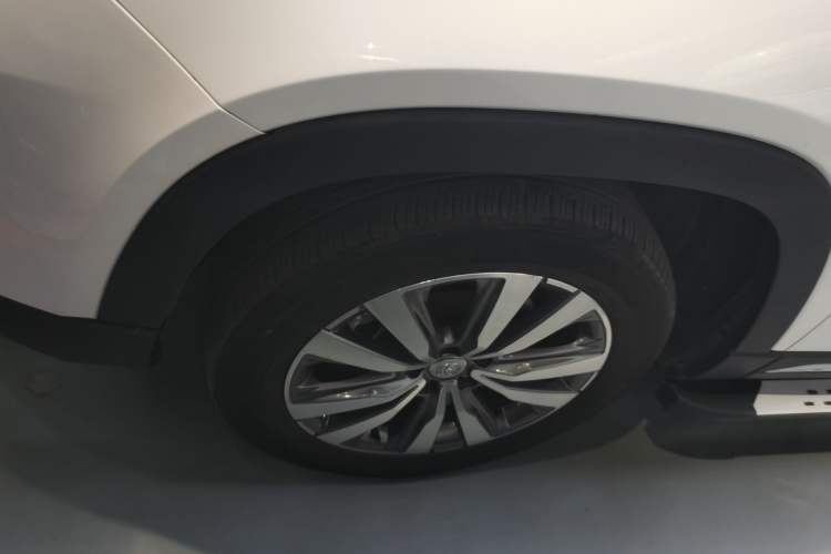 Used CHANGAN CS95 2017 2.0T Two-Wheel Drive Zhitu Edition Left Front Wheel Hub