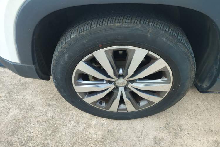 Used CHANGAN CS95 2017 2.0T Two-Wheel Drive Zhitu Edition Left Front Wheel Hub
