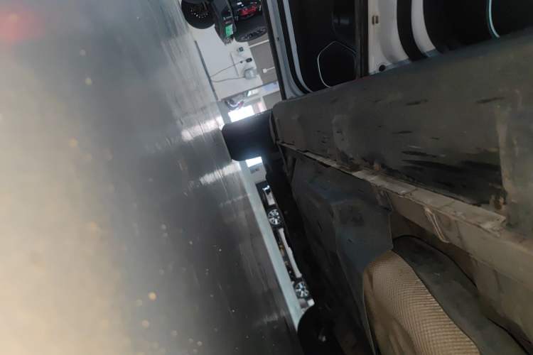 Used CHANGAN CS95 2017 2.0T Two-Wheel Drive Zhitu Edition Left Side Sill