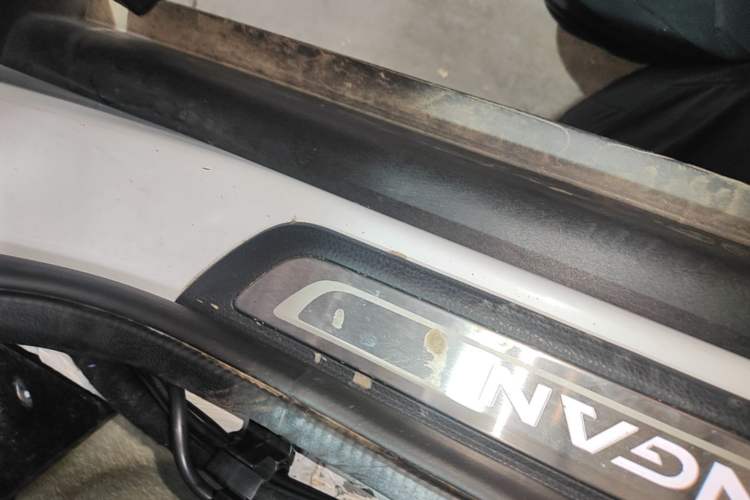 Used CHANGAN CS95 2017 2.0T Two-Wheel Drive Zhituo Edition Left Side Sill