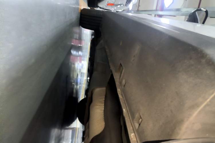 Used CHANGAN CS95 2017 2.0T Four-Wheel Drive ZhiZun Edition Left Side Sill