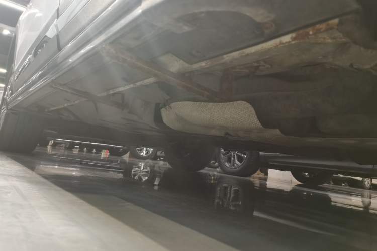 Used CHANGAN CS95 2017 2.0T Two-Wheel Drive Zhitu Edition Left Side Sill