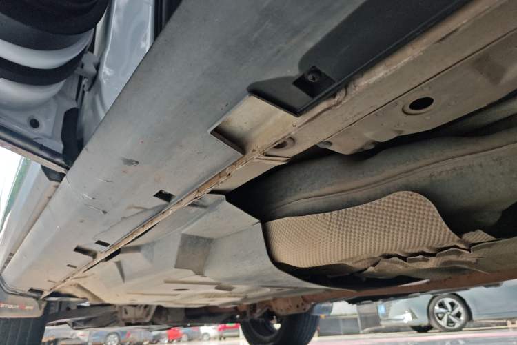 Used CHANGAN CS95 2017 2.0T Two-Wheel Drive Zhitu Edition Left Side Sill
