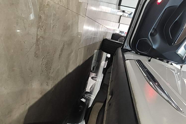 Used CHANGAN CS95 2017 2.0T Two-Wheel Drive Zhiyuan Edition Left Side Sill