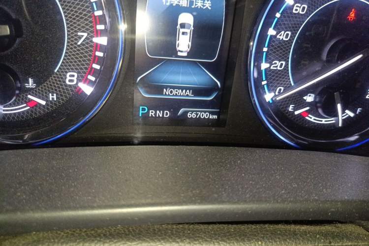 Used CHANGAN CS95 2017 2.0T Two-Wheel Drive Zhiyuan Edition Odometer Close Up
