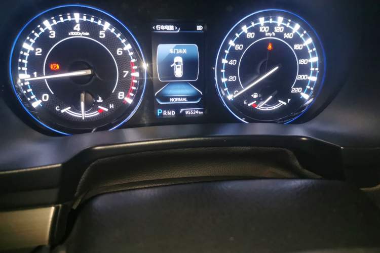 Used CHANGAN CS95 2017 2.0T Four-Wheel Drive ZhiZun Edition Odometer Close Up