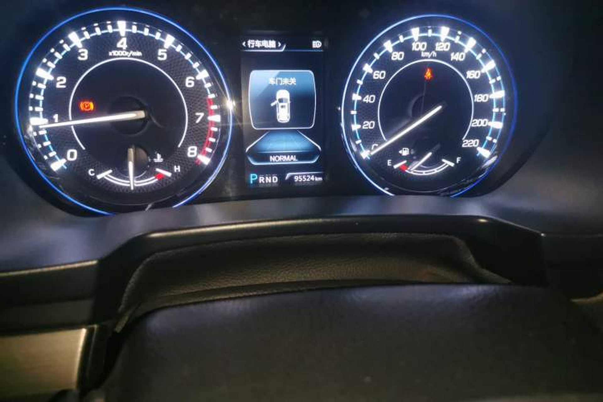 Used CHANGAN CS95 2017 2.0T Four-Wheel Drive ZhiZun Edition Odometer Close Up