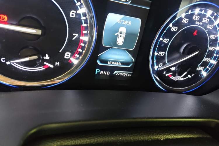 Used CHANGAN CS95 2017 2.0T Two-Wheel Drive Smart Enjoyment Version Odometer Close Up