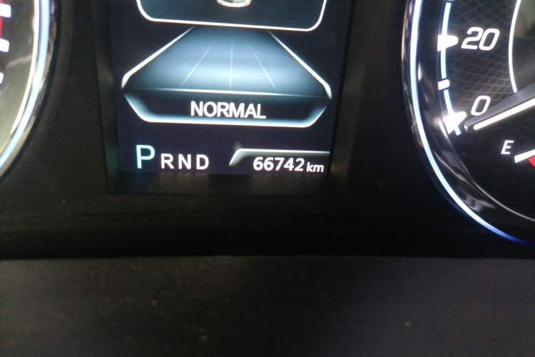 Used CHANGAN CS95 2017 2.0T Four-Wheel Drive ZhiZun Edition Odometer Close Up