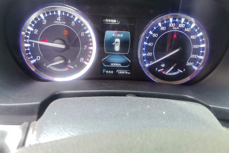 Used CHANGAN CS95 2017 2.0T Two-Wheel Drive Zhiyuan Edition Odometer Close Up