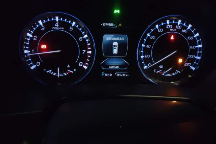 Used CHANGAN CS95 2017 2.0T Two-Wheel Drive Zhituo Edition Odometer Close Up