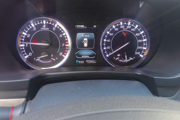 Used CHANGAN CS95 2017 2.0T Four-Wheel Drive ZhiZun Edition Odometer Close Up