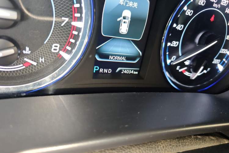 Used CHANGAN CS95 2017 2.0T Four-Wheel Drive SmartDrive Edition Odometer Close Up