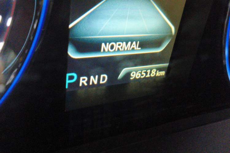 Used CHANGAN CS95 2017 2.0T Two-Wheel Drive Zhiyuan Edition Odometer Close Up
