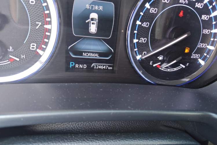 Used CHANGAN CS95 2017 2.0T Two-Wheel Drive Zhitu Edition Odometer Close Up