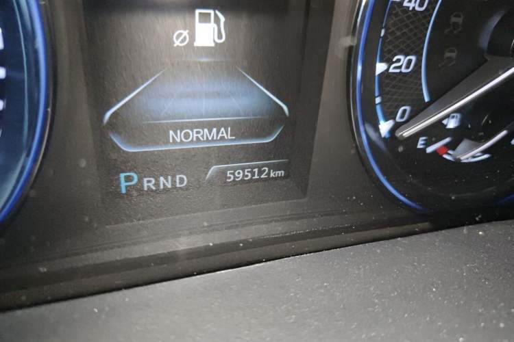 Used CHANGAN CS95 2017 2.0T Two-Wheel Drive Zhituo Edition Odometer Close Up