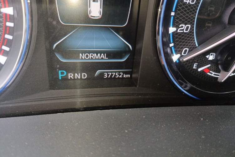 Used CHANGAN CS95 2017 2.0T Two-Wheel Drive Zhiyuan Edition Odometer Close Up