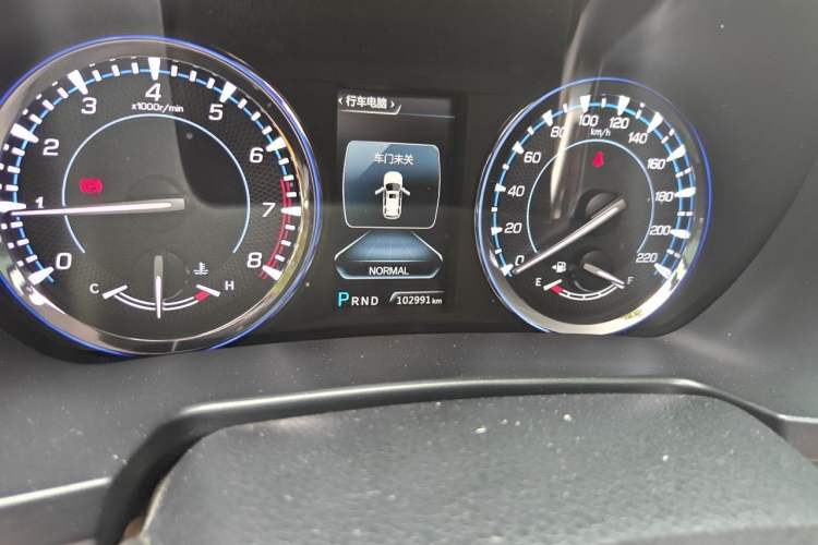 Used CHANGAN CS95 2017 2.0T Four-Wheel Drive Smart Edition Odometer Close Up